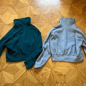 EUC 2 Cropped Turtle Neck Sweaters